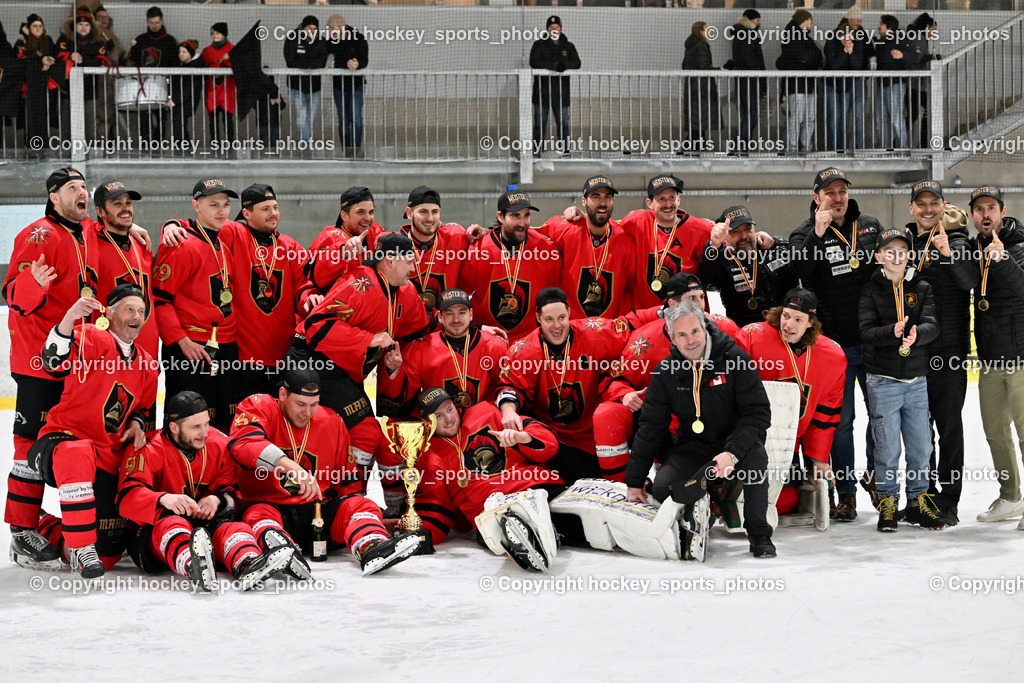 Lendhafen Seelöwen vs. Spartans Althofen | Meisterfoto Spartans Althofen 2024/25, Siegerehrung, Meisterfeier, Lendhafen Seelöwen vs. Spartans Althofen, Lendhafen Seelöwen vs. Spartans Althofen am 14.02.2025 in Ferlach (HTC Eishalle Ferlach), Austria, (Photo by Bernd Stefan)