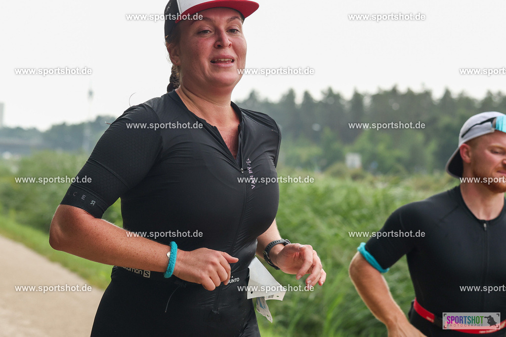 LUR_1730 | 34. M-net Erlanger Triathlon 2025 #erlangertriathlon  #mnettriathlon2025 #mnettriathlon #team #olympischedistanz #mitteldistanz #triathlon #maindonaukanal  #erlangertriathlon2025 #yourpictrs #tv1848 #tv1848erlangen  #triathlonbayern #sportinerlangen #demsportverbunden #sportshot_your_pictrs Copyright: www.sportshot.de