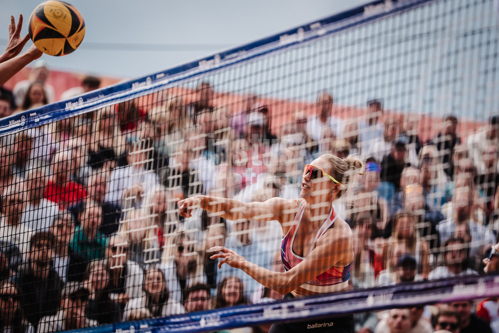 Beachvolleyball | Frauen | Allianz German Beach Tour 2025 | Tourstop Düsseldorf | 18.05.2025 | Tabea Schwarz beim Angriff