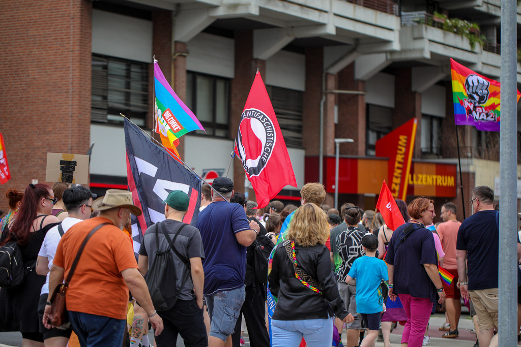 CSD_Moers_190725_164 | Bildergalerie von Sport-Ereignissen aber auch von weiteren spannenden Dingen - nicht nur vom Niederrhein. In Anlehnung an den bekannten Spruch von Hanns Dieter Hüsch heißt das Motto: "Niederrhein ist überall".  - Realisiert mit Pictrs.com