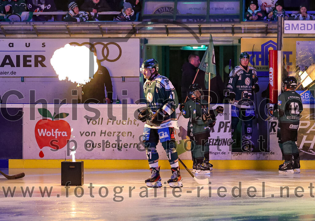 2025-12-23_023_TSV_Erding_gegen_Heilbronner_Falken | Erding, Deutschland, 23.12.2025:Eishockey, Oberliga Süd 2025 / 2026, 29. Spieltag, TSV Erding gegen Heilbronner Falken, Endergebnis: 5:4Marco Pfleger (Erding Gladiators, #47)Foto: Christian Riedel / fotografie-riedel.net