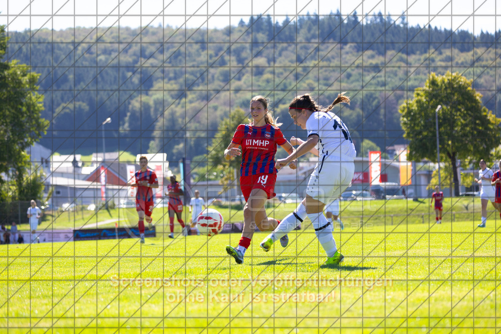 20260906_121400_0204_(c)_by_PhotoPeet | Lena Scheuring (1.FC Donzdorf #10)1.FC Donzdorf (weiß) vs. 1.FC Heidenheim 1846 (rot), Fußball, Frauen-Verbandspokal Gruppe 2, 2. Runde, Saison 2026/2027, Rasenplatz Lautertal Stadion, Süßener Straße 16, 73072 Donzdorf, 06.09.2026 - 11:00 Uhr,Foto: PhotoPeet / Sport- &amp; Eventfotografie / Peter Harich
