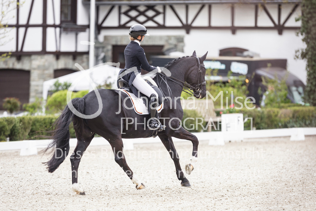 260412_Kronberg_S-Dressur-601 | Deine schönsten Turniermomente als professionelle Fotos! Entdecke hochwertige Pferdesport-Fotografie im Online-Shop. Jetzt Fotos finden & bestellen!