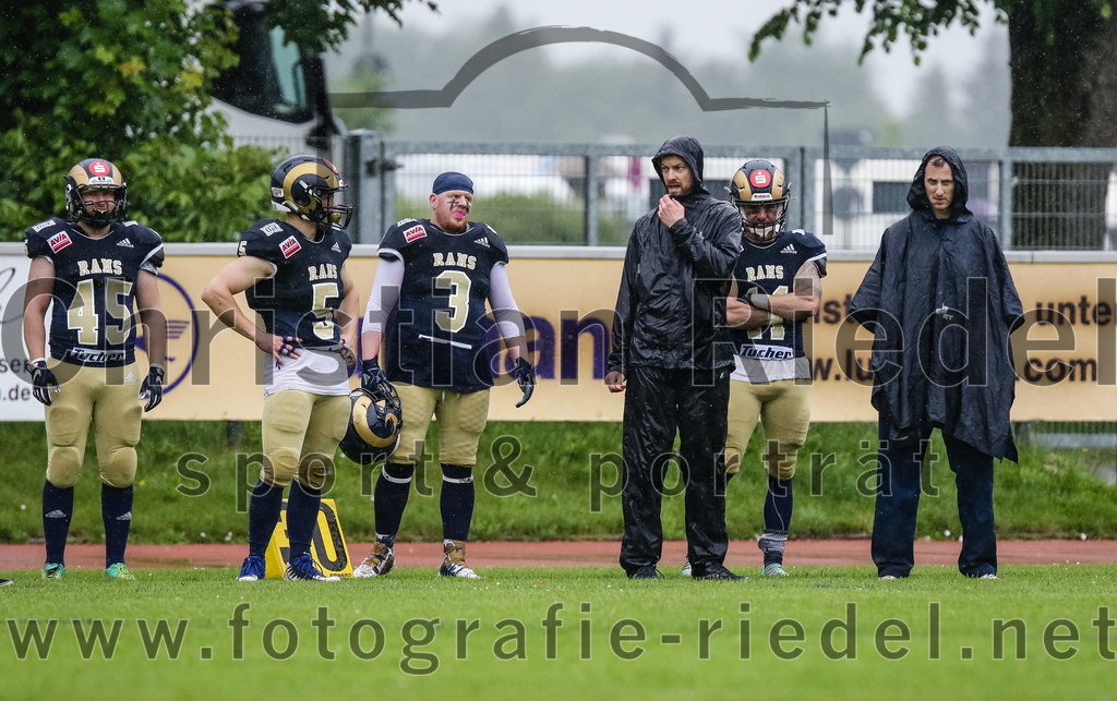 2022-05-29_012_Erding_Bulls_gegen_Nuernberg_Rams | Erding, Deutschland, 29.05.2022:
Fußball, Regionalliga 2022, 5. Spieltag, Erding Bulls gegen Nürnberg Rams, Endergebnis: 10:16

Foto: Christian Riedel / fotografie-riedel.net