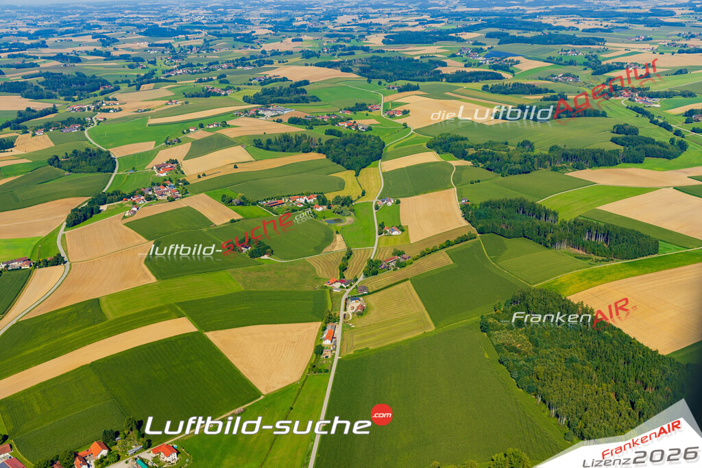 Schrägluftbild  Irl  Oberbergkirchen - Das Luftbild wurde 2025 vom UL-Flugzeug heraus erstellt ( keine Drohne ) - Hochauflösende Luftaufnahme -Nicht vergleichbar mit Google Maps oder Satelittenbilder- Die Geschenkidee !Mit Lizenz und Bildrechte bestellbar