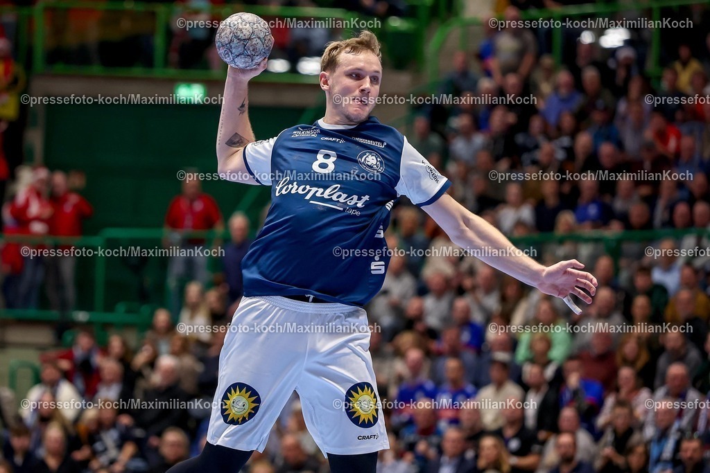 BHC18122501105 | 18.12.2025, Handball, Viertelfinale DHB-Pokal, Bergischer HC - MT Melsungen, Unihalle Wuppertal: Nico Schöttle (BHC #08) 