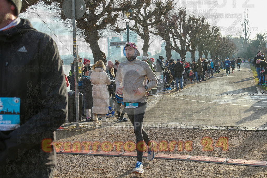 241231_1159_EX1_3289 | Sportfotografie im Rhein-Sieg Kreis, Köln, Bonn, NRW, Rheinland Pfalz, Hessen, etc. Unser Tätigkeitsfeld umfasst den Laufsport vom Volkslauf über den Marathon, Duathlon, Triathon bis zum Ultralauf wie Kölnpfad Ultra oder Schindertrail.