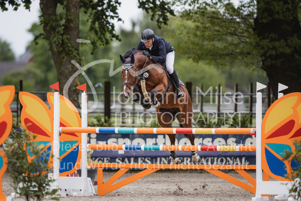 230516_Mühlen_SprPf-M-641 | Deine schönsten Turniermomente als professionelle Fotos! Entdecke hochwertige Pferdesport-Fotografie im Online-Shop. Jetzt Fotos finden & bestellen!