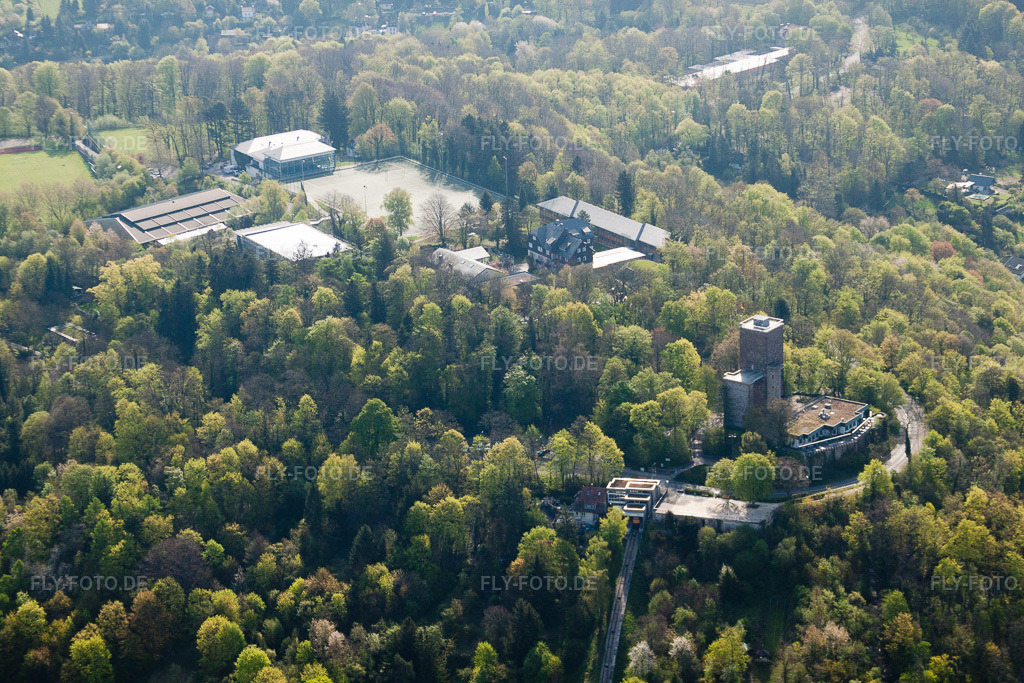 Luftbild: Durlach, Sportschule Schöneck hinterm Turmberg im Ortsteil Durlach in Karlsruhe im Bundesland Baden-Württemberg in Deutschland. Foto: IMG_26071.jpg vom 23.04.2010 durch Werner Riehm/FLY-FOTO.de