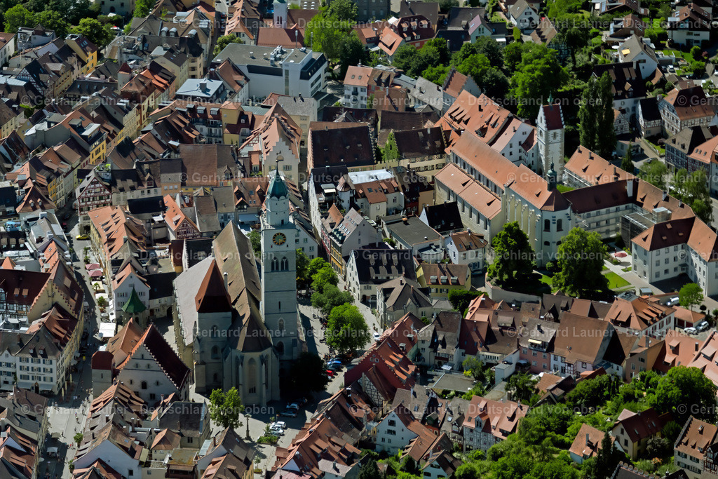 4031987 | ÜBERLINGEN 12.06.2020 Kirchengebäude des Münster " St.-Nikolaus-Münster " an der Münsterstraße in Überlingen am Bodensee im Bundesland Baden-Württemberg, Deutschland. Weiterführende Informationen bei: Seelsorgeeinheit Überlingen,  Überlingen Marketing und Tourismus GmbH. // Church building of the cathedral of " St.-Nikolaus-Muenster " on street Muensterstrasse in Ueberlingen at Bodensee in the state Baden-Wuerttemberg, Germany. Further information at: Seelsorgeeinheit Ueberlingen,  Ueberlingen Marketing und Tourismus GmbH. Foto: Gerhard Launer