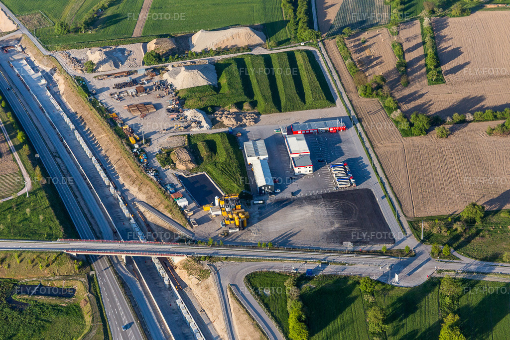 Luftbild: Baustelle mit Tunnelführungsarbeiten für die Streckenführung und den Verlauf ICE-Tunnel Rastatt in Ötigheim im Bundesland Baden-Württemberg in Deutschland. Foto: IMG_099223.jpg vom 23.04.2017 durch Werner Riehm/FLY-FOTO.de