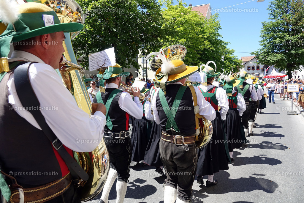 news-2022-Juli17-Musikumzug-Reutte-DSD03168-Vils | Info aus dem Bezirk Reutte/Ausserfern Tirol sowie eine umfangreiche Bilddatenbank über die gesamte Region: Lechtal, Talkessel Reutte, Tannheimertal, Zwischentoren. Lech, Plansee, Zugspitze, Grenztunnel, B179, Fernpassstraße, Verkehr, Lawinen, Tradition, - Realisiert mit Pictrs.com