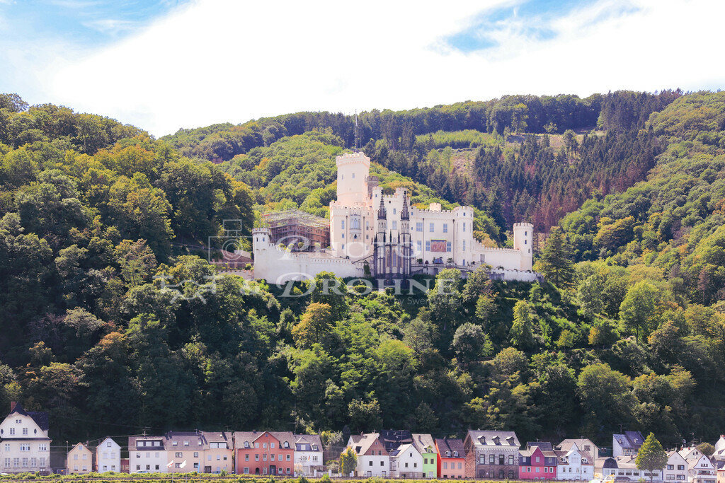 Stolzenfels-0412 | Entdecken Sie die faszinierenden Bilder des imposanten Schlosses Stolzenfels im Online-Shop "Rheinfotos". Wir bieten eine breite Palette an Produkten, wie Poster, Karten, Sticker, Prints auf verschiedenen Materialien sowie bedruckte Kleidungsstücke und Accessoires an. Jedes Produkt wird individuell angefertigt und bedruckt. Bestellen Sie noch heute und lassen Sie sich von der Schönheit des Schlosses Stolzenfels inspirieren! - Realisiert mit Pictrs.com
