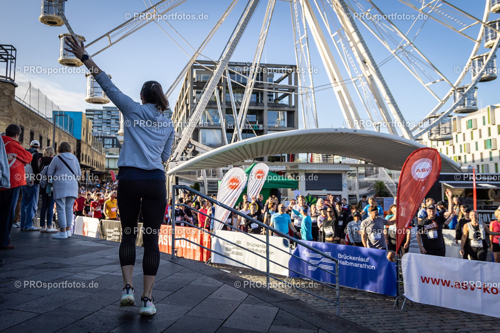 44. Kölner Brückenlauf; Koeln, 14.09.25 | Impressionen vom 44. Kölner Brückenlauf am 14.09.25 am Schokoladenmuseum in Koeln. Foto: BEAUTIFUL SPORTS/Leah Kohring
