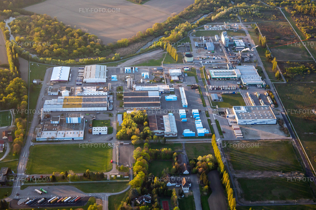 Aerial view: Technical facilities in the Dow Agrosciences industrial park in Drusenheim in the state Bas-Rhin, France. – Photo: IMG_126538.jpg taken on 04/25/2021 by Werner Riehm/FLY-FOTO.com – Resolution of the original: 5155 x 3437 px