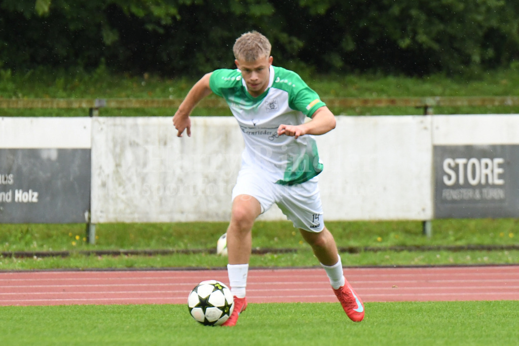 SpVgg GW Deggendorf : FC Obernzell-Erlau | Matthias Mittig (SpVgg GW Deggendorf #14) - Realisiert mit Pictrs.com