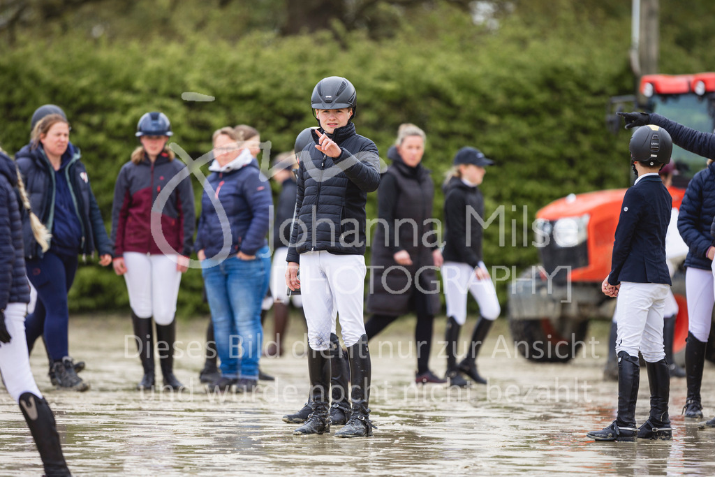 240426_Olfen-Vinnum_PonyTrophy-106 | Deine schönsten Turniermomente als professionelle Fotos! Entdecke hochwertige Pferdesport-Fotografie im Online-Shop. Jetzt Fotos finden & bestellen!