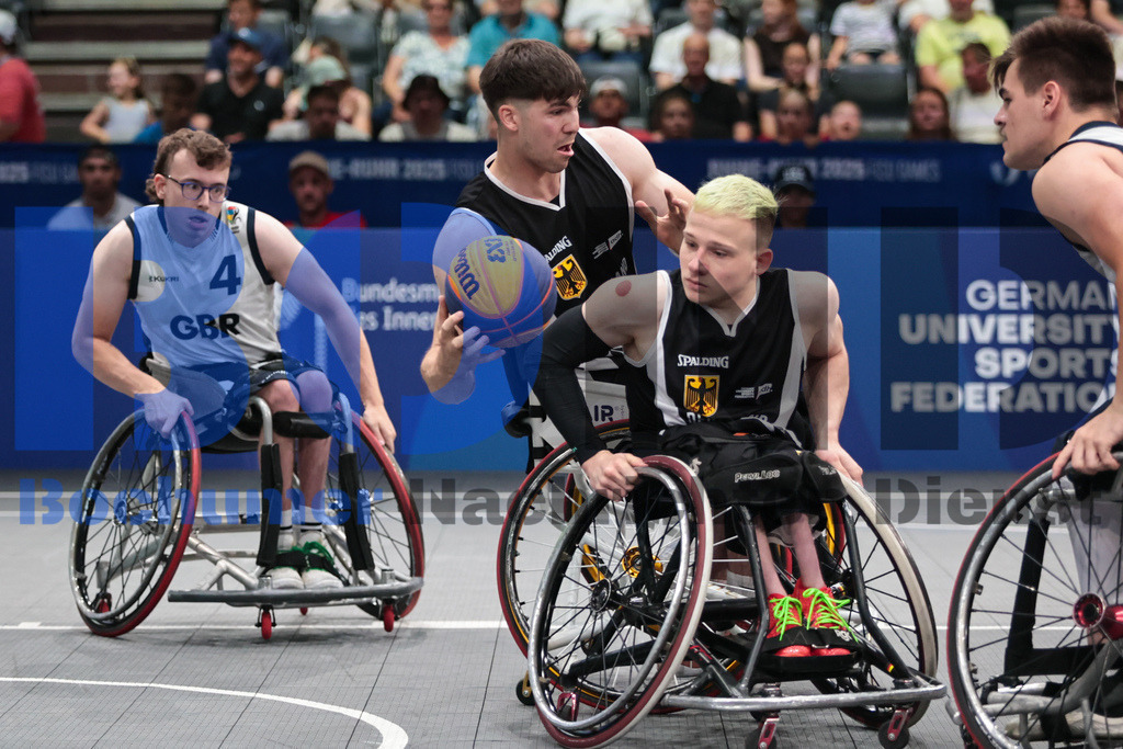 SES_TTG3X320250718-2894 | bond - Realisiert mit Pictrs.com