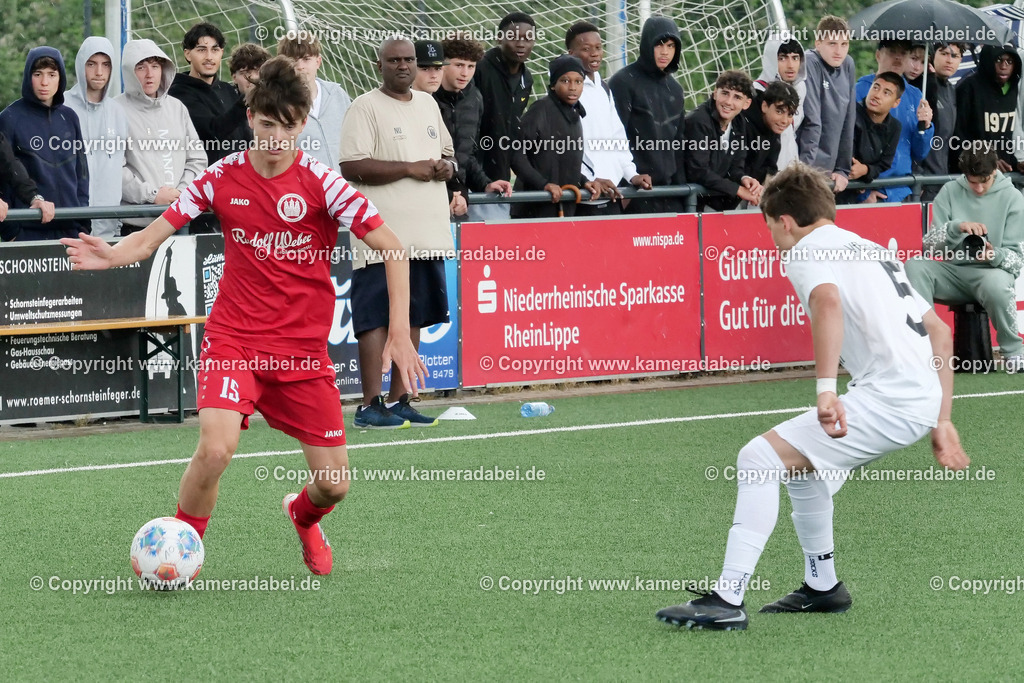 Fußball : C-Junioren : Aufstieg Regionalliga West : SUS 09 Dinslaken - Vfb 03 Hilden am 04.06.2026 in Dinslaken | Fußball : C-Junioren : Aufstieg Regionalliga West : SUS 09 Dinslaken (rotr Trikots)- Vfb 03 Hilden (weiße Trikots) am 04.06.2026 in Dinslaken - Realisiert mit Pictrs.com