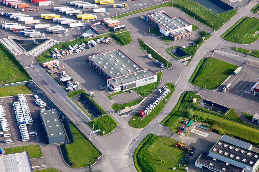 Aerial view: Industrial park with KIMMEL LOGISTIK, KIMMEL LAVAGE, Dietrich Véhicules and Sarre Union Pl Services - MAN at the Sarre-Union toll plaza - A4 - Exit No. 42 in Thal-Drulingen in the state Bas-Rhin, France.Photo: IMG_140631.jpg taken on 05/01/2024 by Werner Riehm/FLY-FOTO.comResolution of the original: 5472 x 3648 pxWWW.CENTRAUTOTHAL.COM