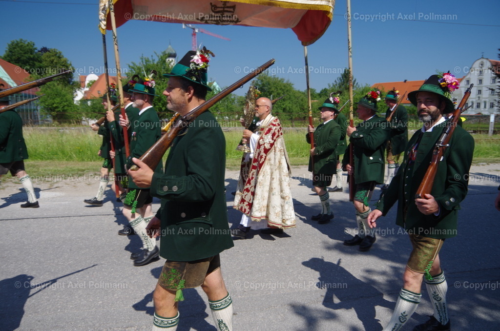 IMGP4584 | fotografiert von Axel PollmannLeonhardi Wallfahrt Benediktbeuern und Murnau, Fronleichnam, Fasching, Landschaft im Loisachtal und Benediktbeuern  - Realisiert mit Pictrs.com
