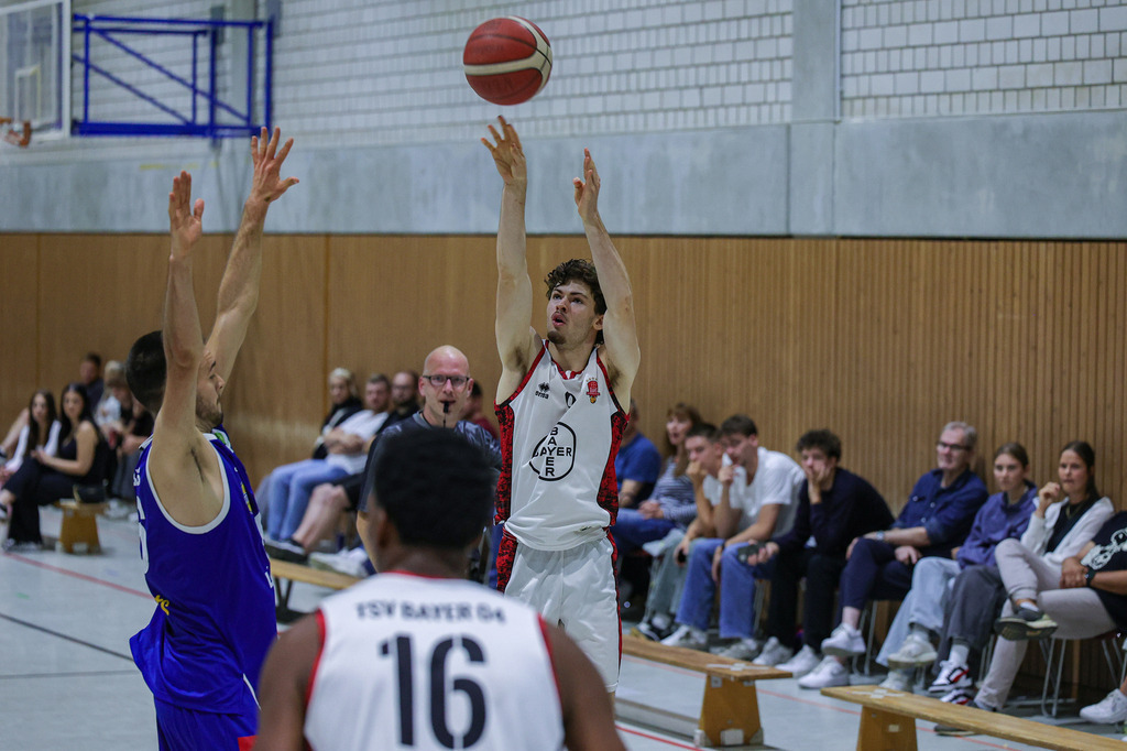 Regio Test BAYER GIANTS vs EN Baskets Schwelm-75 | Fotos von Basketballspielen aus dem Raum NRW fotografiert von Gero Mueller-Laschet und Daniel Schaefer - Realisiert mit Pictrs.com