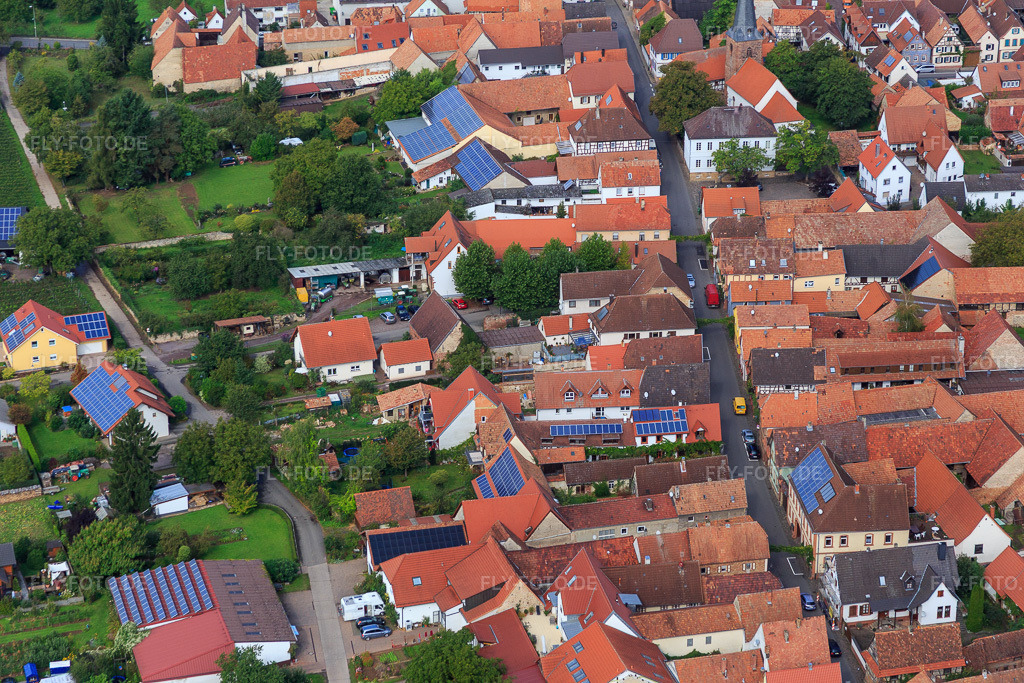 Luftbild: Hauptstraße von Osten im Ortsteil Heuchelheim in Heuchelheim-Klingen im Bundesland Rheinland-Pfalz in Deutschland. Foto: IMG_072672.jpg vom 19.09.2014 durch Werner Riehm/FLY-FOTO.deAuflösung des Originals: 5472 x 3648 px