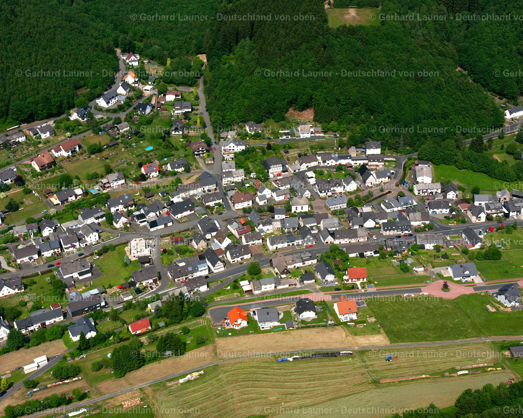 2611039 | RITTERSHAUSEN 09.06.2006 Wohngebiet einer Einfamilienhaus- Siedlung  in Rittershausen im Bundesland Hessen, Deutschland // Single-family residential area of settlement  in Rittershausen in the state Hesse, Germany Foto: Gerhard Launer