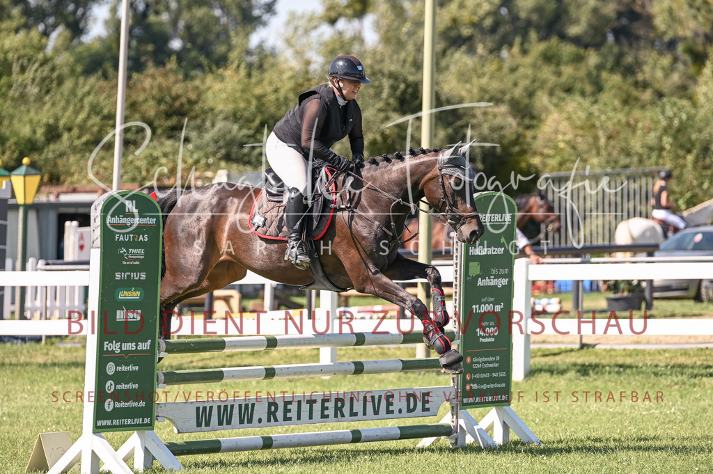 Schugtsche-Düren.2024-06.Stilspringprf.A_-116 | Schugtsche Fotografie - Realisiert mit Pictrs.com