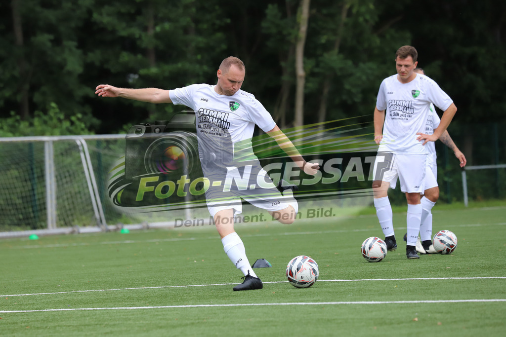 SC Bünde - BV 21 Stift-Quernheim | Auf dem Bild zu sehen: weiß SC Bünde: Richard ReichertSC Bünde, BV 21 Stift-Quernheim, Fistelmann Supercup, Hunnebrock, Deutschland  - Realisiert mit Pictrs.com