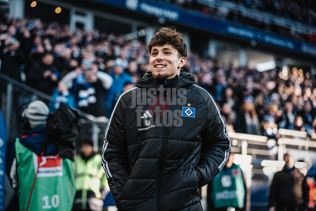 Fußball | Männer | Saison 2025/2026 | 1. Fußball-Bundesliga | 22. Spieltag | Hamburger SV vs. 1. FC Union Berlin | 14.02.2026 | Otto Stange (HSV) auf dem Weg zur Spielerbank