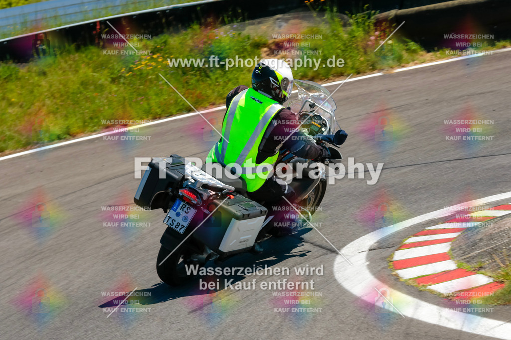 Moto-TeamOBK-22120 | Hier findet Ihr Bilder von Touristenfahrten auf der Nürburgring Nordschleife oder von anderen Veranstaltungen die ich besucht habe. Viel Spass beim Durch Schauen 
