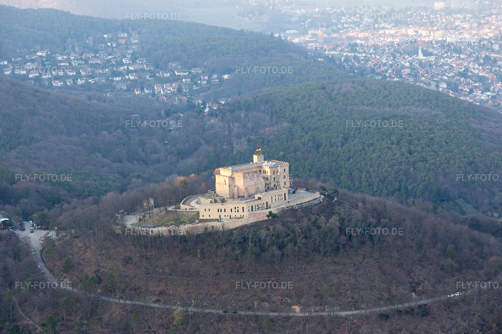 Luftbild: Oberhambach, Hambacher Schloss im Ortsteil Diedesfeld in Neustadt im Bundesland Rheinland-Pfalz in Deutschland.Foto: IMG_105173.jpg vom 24.03.2018 durch Werner Riehm/FLY-FOTO.deAuflösung des Originals: 5472 x 3648 px