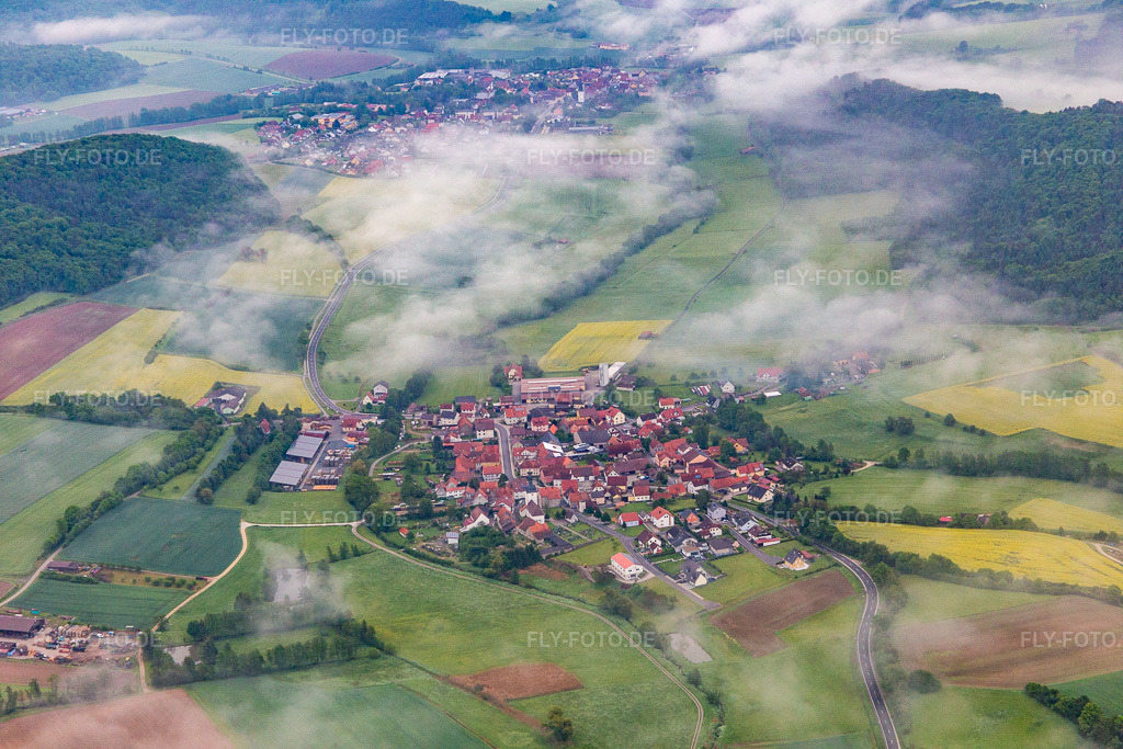 Luftbild: Dorf unter Wolken im Ortsteil Wustviel in Rauhenebrach im Bundesland Bayern in Deutschland. Foto: IMG_099738.jpg vom 25.05.2017 durch Werner Riehm/FLY-FOTO.de
