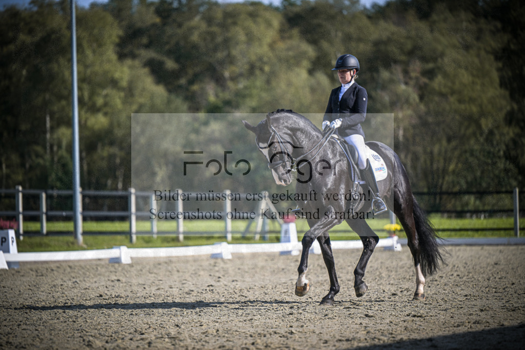 DOS_2881 | Entdecke hochwertige Reitturnierfotos von Foto Oger. Professionell, emotional und authentisch – jetzt Lieblingsmomente im Shop bestellen.Deutschlandweite Turnierfotografie. - Realisiert mit Pictrs.com