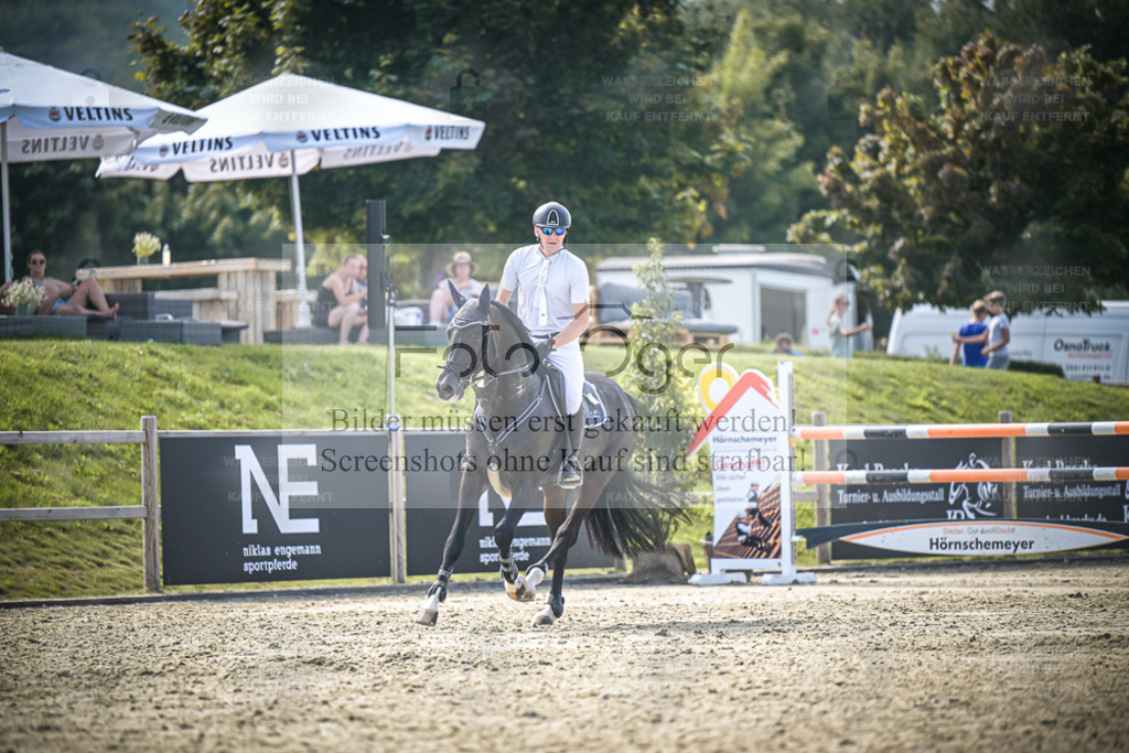 DOS_4806 | Entdecke hochwertige Reitturnierfotos von Foto Oger. Professionell, emotional und authentisch – jetzt Lieblingsmomente im Shop bestellen. - Realisiert mit Pictrs.com