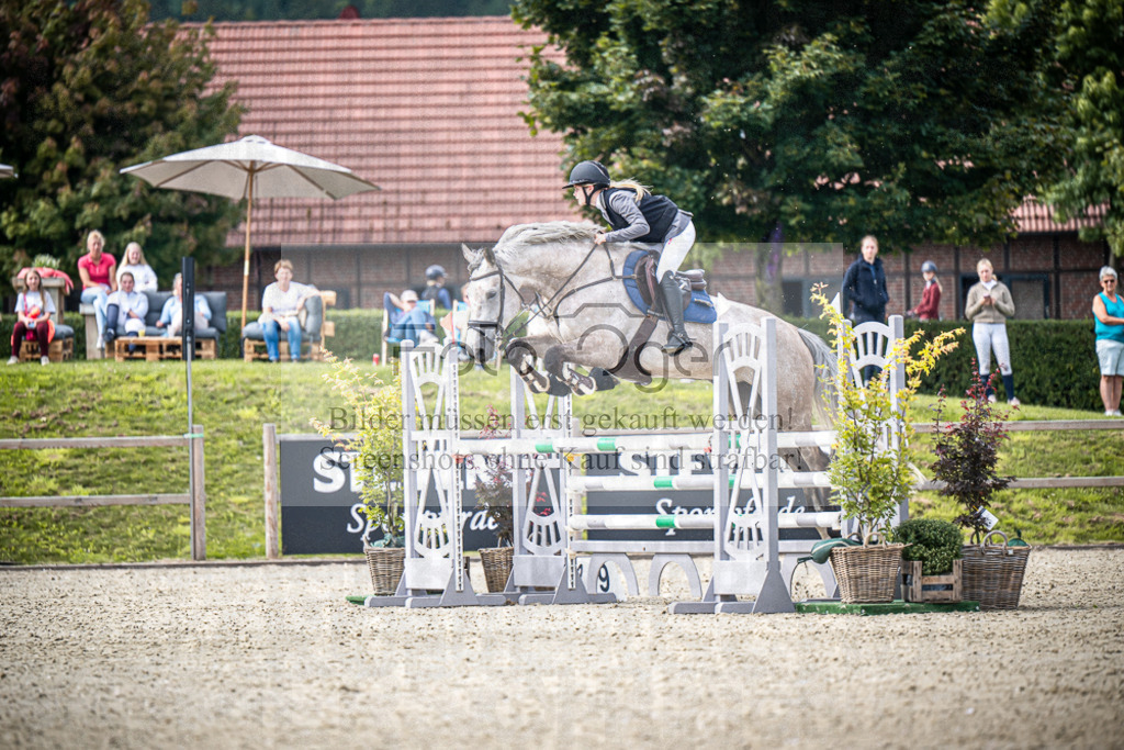 DOS_8778 | Entdecke hochwertige Reitturnierfotos von Foto Oger. Professionell, emotional und authentisch – jetzt Lieblingsmomente im Shop bestellen.Deutschlandweite Turnierfotografie. - Realisiert mit Pictrs.com