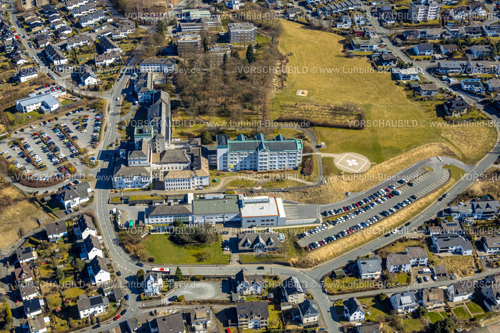 Meschede250304893 | Luftbild, St. Walburga-Krankenhaus mit Hubschrauberlandeplatz, Meschede-Stadt, Meschede, Sauerland, Nordrhein-Westfalen, Deutschland