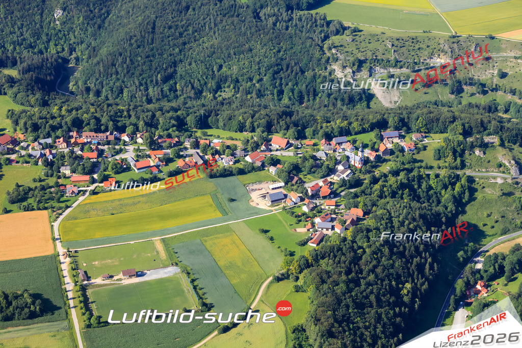Die Luftaufnahme Kleinziegenfeld - Weismain wurde vom UL-Flugzeug (keine Drohne) aus fotografiert.Hohe Druck- Auflösung-die Geschenkidee!