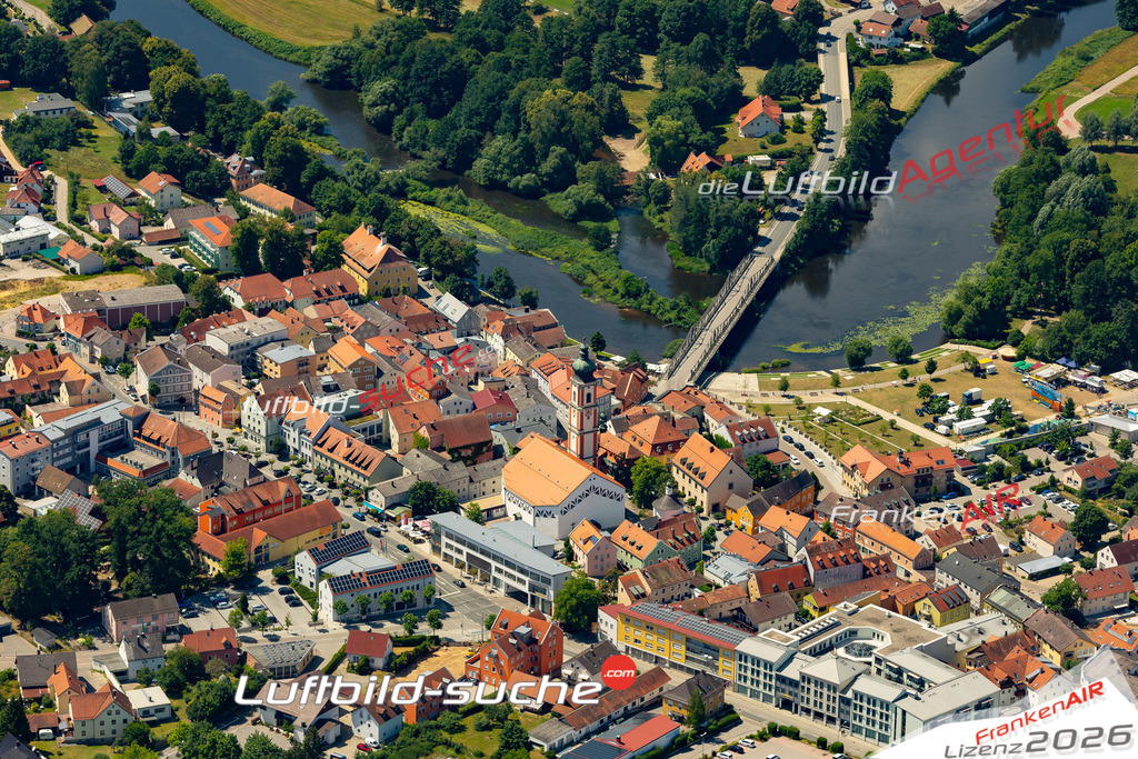Das Luftbild der Stadt Roding wurde 2022 vom Flugzeug heraus erstellt (keine Drohnen-Aufnahmen) Aufnahmehöhe ca.450 Meter- hohe Bildauflösung und Druck-Qualität. Garantiert!