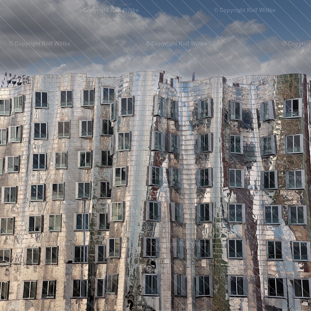 gerry | Siegelnde Hauswände im Mediahafen - Realisiert mit Pictrs.com