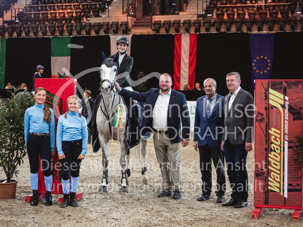231028_Oldenburg_S1-Spr_Amateure-241 | Deine schönsten Turniermomente als professionelle Fotos! Entdecke hochwertige Pferdesport-Fotografie im Online-Shop. Jetzt Fotos finden & bestellen!