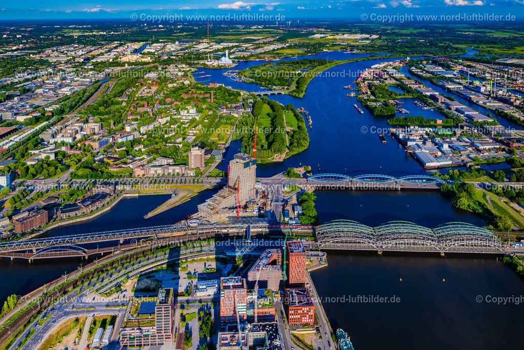 Hamburg_Rothenburgsort_Elbtower_Baustelle_Hafencity_ELS_8602160625 | HAMBURG 16.06.2025 Parkanlage " Elbpark " im Ortsteil Rothenburgsort in Hamburg, Deutschland. // Park of " Elbpark " in the district Rothenburgsort in Hamburg, Germany. Foto: Martin Elsen