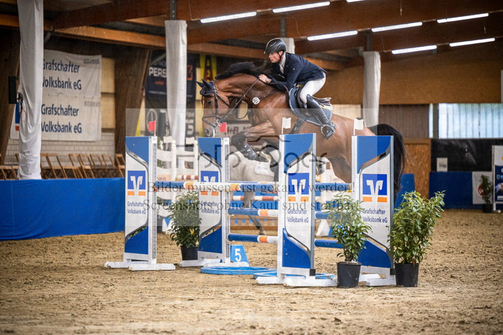 DOS_3753 | Entdecke hochwertige Reitturnierfotos von Foto Oger. Professionell, emotional und authentisch – jetzt Lieblingsmomente im Shop bestellen.Deutschlandweite Turnierfotografie. - Realisiert mit Pictrs.com