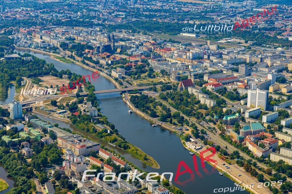 Schöne Luftaufnahme als Geschenk in Schleinufer Magdeburg - Die Luftbildaufnahme wurde 2025 vom UL-Flugzeug heraus erstellt ( keine Drohne ) - Hochauflösende Luftaufnahme -Nicht vergleichbar mit Google Maps oder Satelittenbilder- Die Geschenkidee !Mit Lizenz und Bildrechte bestellbar