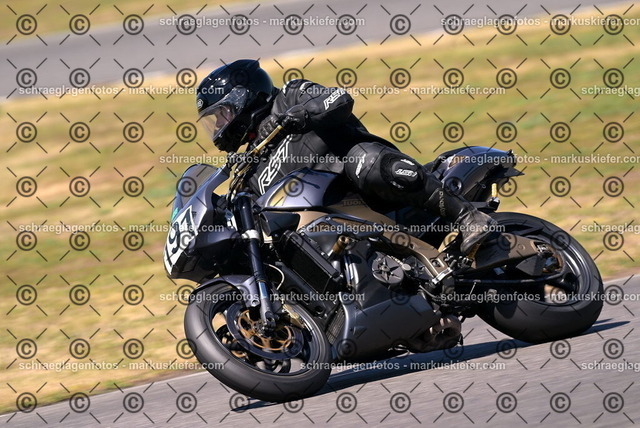 26bt04-2207 | markuskiefer.com - Realisiert mit Pictrs.com
