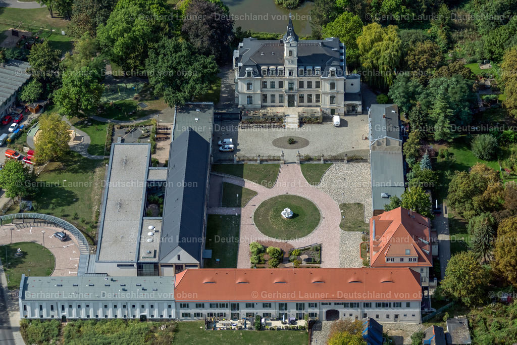 4041156 | LEIPZIG 15.09.2020 Palais des Schloss " Schloss Schönefeld " an der Zeumerstraßeim Ortsteil Abtnaundorf in Leipzig im Bundesland Sachsen, Deutschland. Weiterführende Informationen bei: Schloß Schönefeld e.V.. // Palace " Schloss Schoenefeld " on the Zeumerstrasse in the district Abtnaundorf in Leipzig in the state Saxony, Germany. Further information at: Schloss Schoenefeld e.V.. Foto: Gerhard Launer