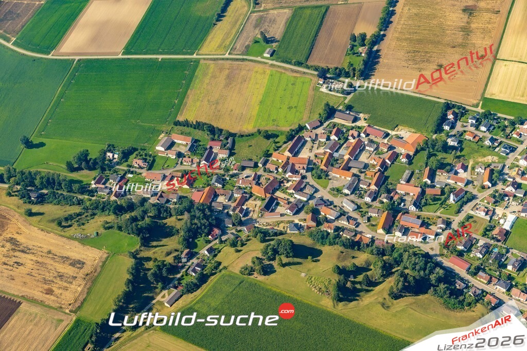 Das Luftbild zeigt : Illdorf Burgheim - Die Luftaufnahme wurde 2024 vom UL-Flugzeug aus erstellt ( keine Drohne ) - Hochauflösende Luftaufnahme - Für grossformatige Ausdrucke geeignet. Die Geschenkidee !Mit Lizenz und Bildrechte bestellbar