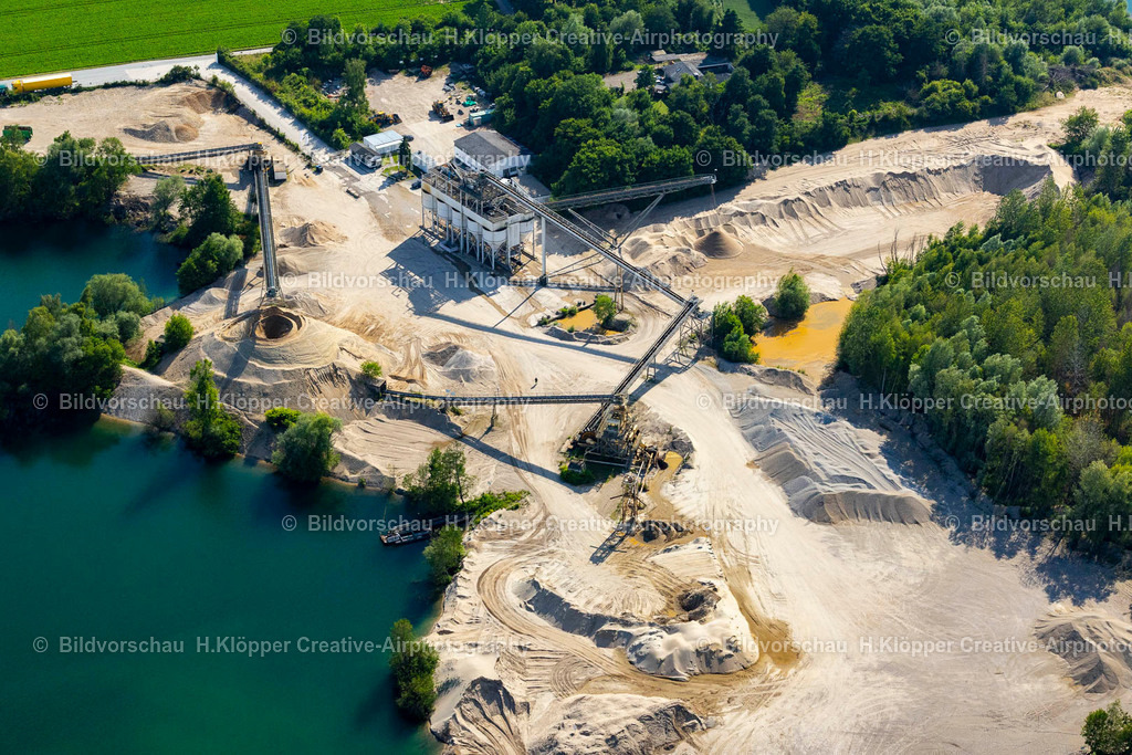 Luftbild Kerken-4878 | LuftbildfotografieSee- Ufer und Abraum- Flächen des Baggersee und Kies- Tagebau der "Holcim Kies und Splitt GmbH"an der Straße Backesweg in Kerken im Bundesland Nordrhein-Westfalen, Deutschland - Realisiert mit Pictrs.com