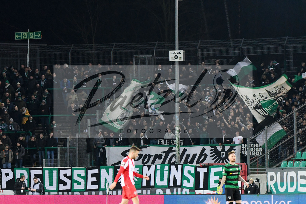 20200214_SCPFWK_0056 | Fussball, Herren: . Die Fans von SC Preussen Muenster waehrend des Spiels der 3. Liga zwischen SC Preussen Muenster und FC Wuerzburger Kickers im Preussenstadion am 14.02.2020 in Muenster, Deutschland.DFB / DFL REGULATIONS PROHIBIT ANY USE OF PHOTOGRAPHS AS IMAGE SEQUENCES AND/OR QUASI-VIDEO. - Realisiert mit Pictrs.com